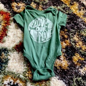 Old Navy love our planet onesie 12-18 month